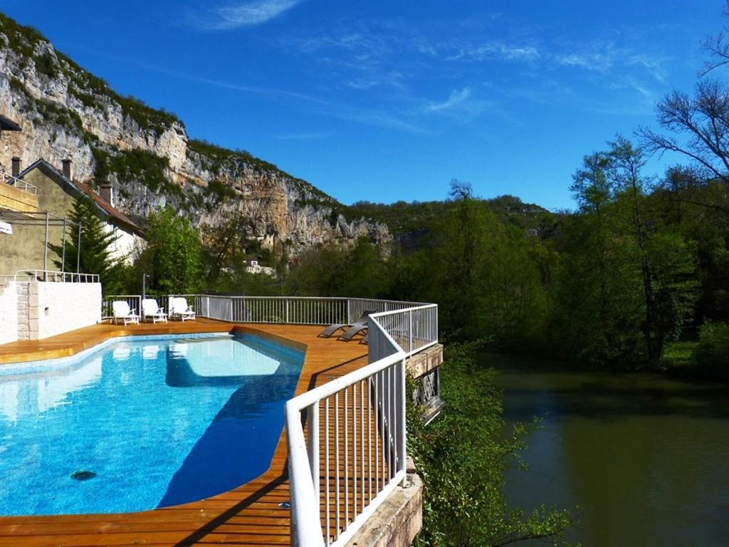 Hotel Restaurant Des Grottes Du Pech Merle Cabrerets Exterior photo